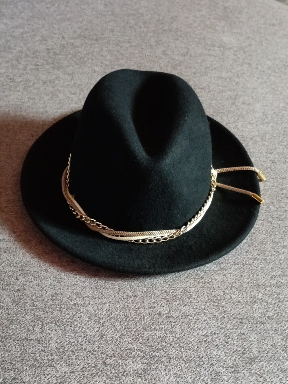 Black wool fedora pinched crown decorative gold chain band 22